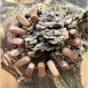 NWOT Brown Squares With Black Beads Stretch Bracelet